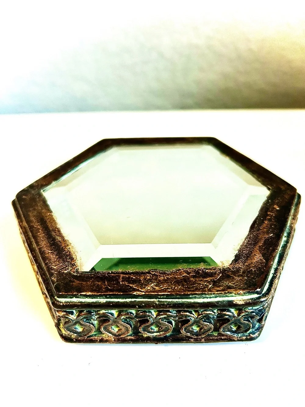 ALEXANDRA’S ACCENTS Gilt Hexagonal Mirror Display Pedestal Candle Holder 5” NWT